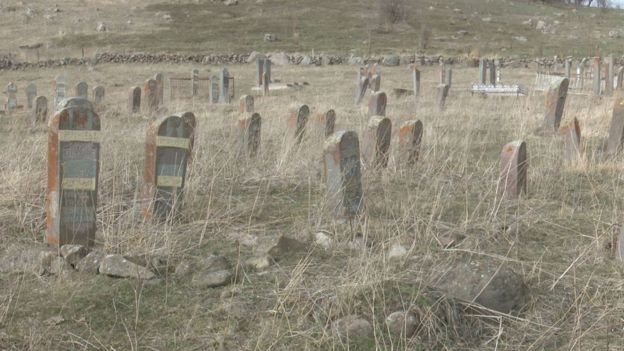 Dzünaşoxda Azərbaycan məzarlığı