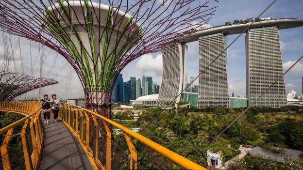 Siendo un país sin grandes recursos naturales, Singapur ha recurrido al desarrollo de su gente para poder salir adelante.