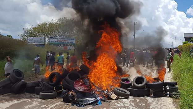 Neumáticos incendiados