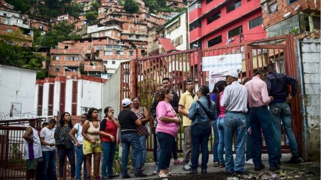 Fila para votar en Venezuela.