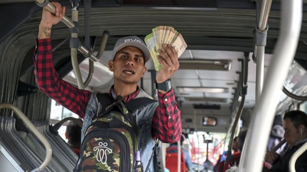Venezolano en autobús en Colombia.