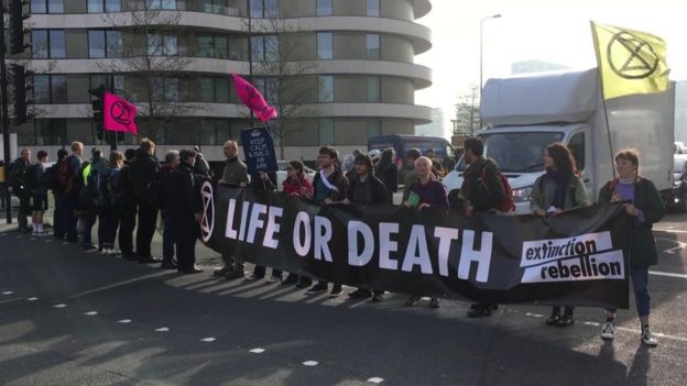 Blockade on Vauxhall Bridge