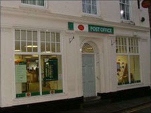 Launceston town centre post office given reprieve - BBC News