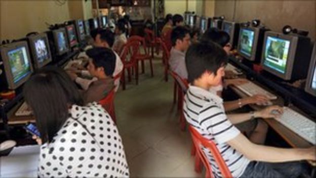 Vietnam's Bid To Tame The Internet Boom - BBC News