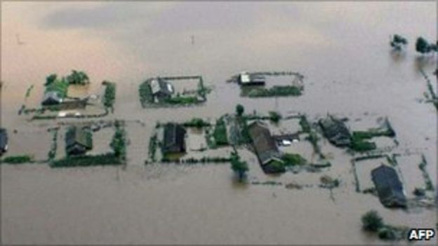 North Korea Accepts Flood Aid Offer From South - BBC News