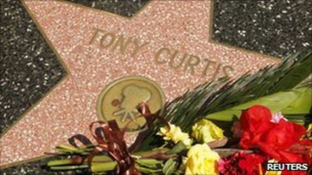 Fond memories of Tony Curtis in Hollywood - BBC News