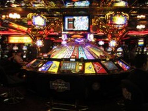 President Obama 'on the ropes' as he faces crucial vote - BBC News