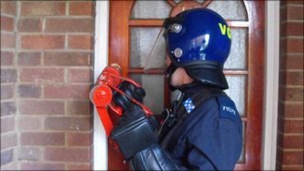 Police Arrest 22 In Essex And East London Drugs Raids Bbc News 