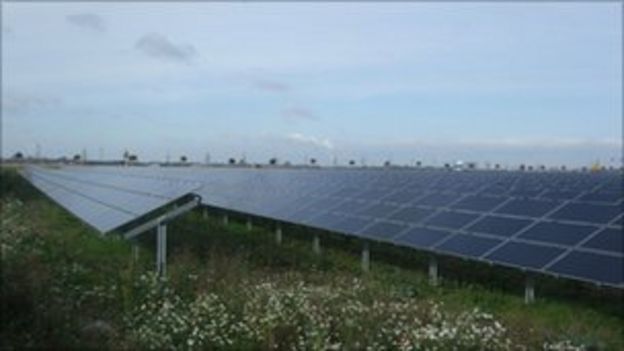 Oxfordshire solar farm share sale raises £2.5m - BBC News