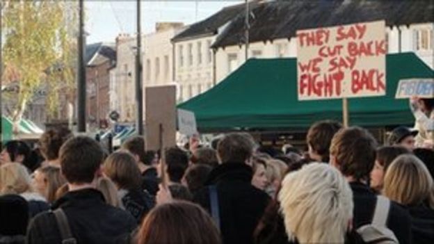 Students protest over university tuition fee rise - BBC News