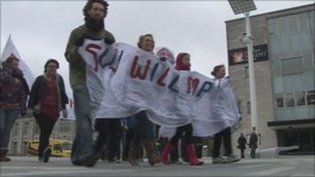 Southampton Students Protest Over Fees Plans BBC News southampton-students-protest-over-fees-plans-bbc-news