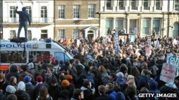 Five arrests over London student tuition fees protests - BBC News