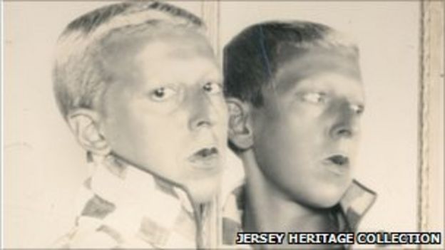 Claude Cahun's work to be exhibited in Paris - BBC News