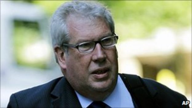 Ex-MP Elliot Morley jailed for expenses fraud - BBC News