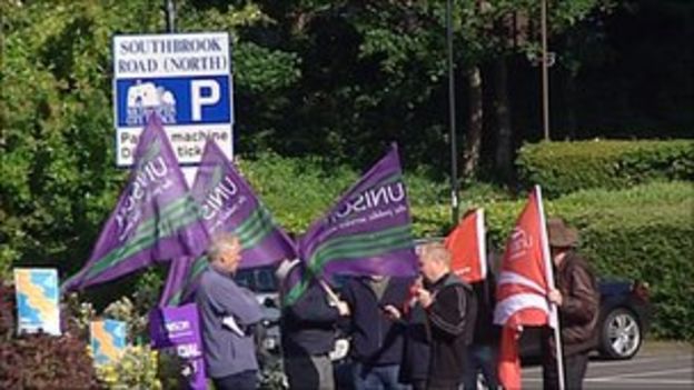 southampton-traffic-wardens-start-strike-over-pay-bbc-news