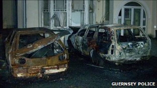 Reward offered over arson attacks on vehicles - BBC News