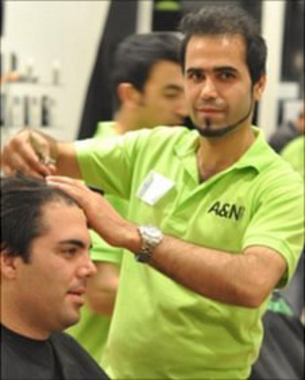 Putney barber hopes his 526 haircuts is a world record BBC News