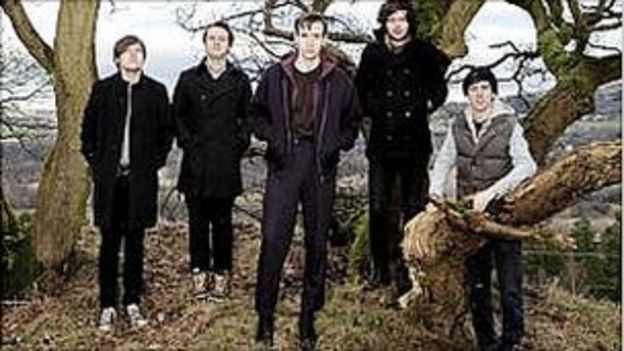 London riots: Enfield fire hits Manchester's music scene - BBC News