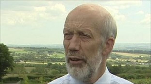 David Ford apologises to RUC reservists over letters - BBC News