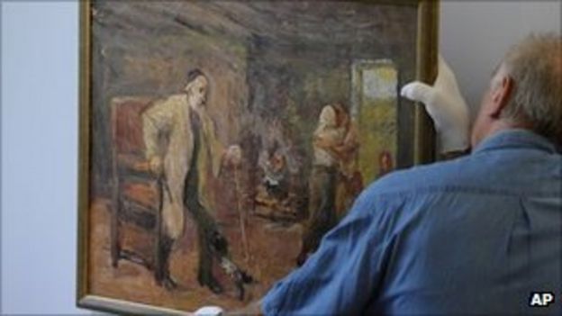 Nazi looted art returned to Jewish owners - BBC News