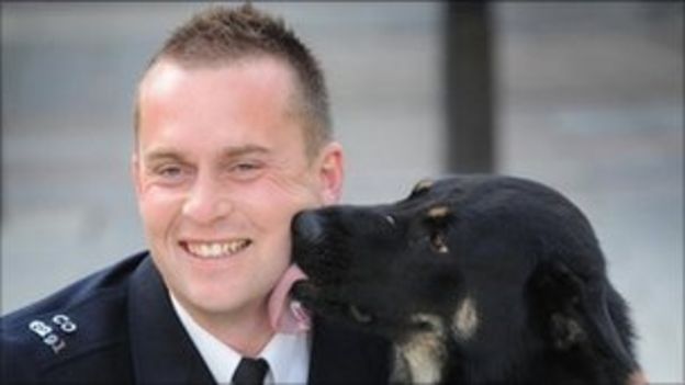 Police dog award for London riots bravery - BBC News