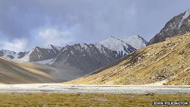 Yak's milk hospitality in the remote Pamir mountains - BBC News