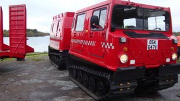 Fire service in Essex unveils specialist flooding vehicles - BBC News