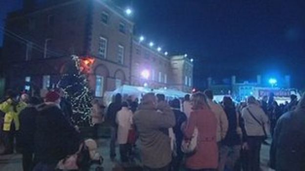 Lincoln Christmas Market charges reviewed by council - BBC News