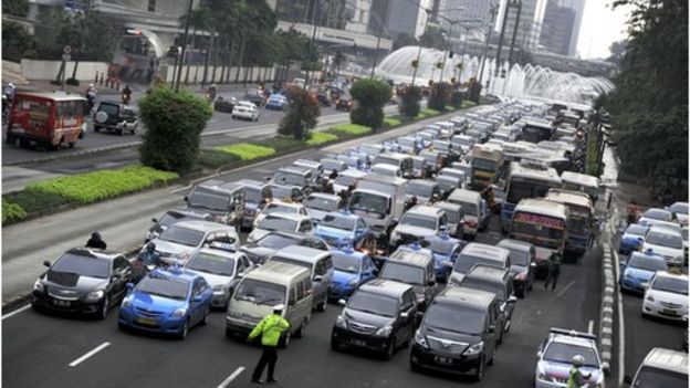 Wage rows threaten Indonesia's booming manufacturing - BBC News