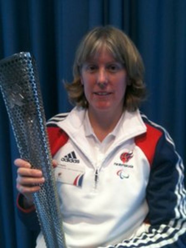 Staffordshire physio Alison Nagata to be torchbearer - BBC News