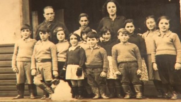 East Sussex plaque commemorates Basque refugee children - BBC News