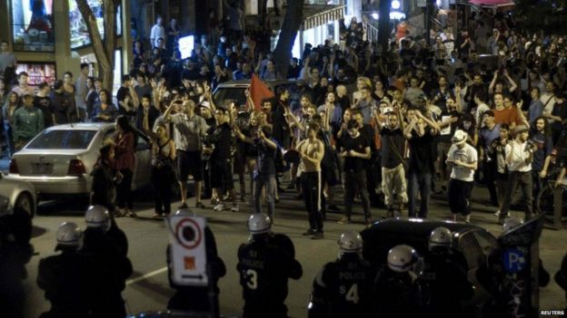 In Pictures: Montreal Protests - BBC News