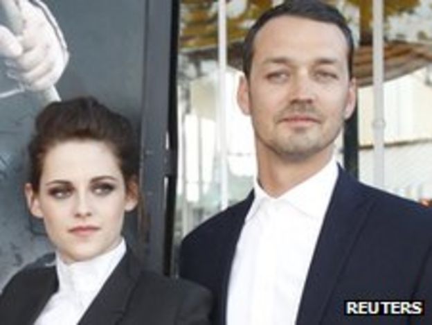 Kristen Stewart admits to affair with married director - BBC News