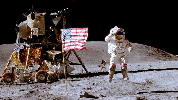 Winderig Gladys Plak opnieuw Apollo Moon flags still standing, images show - BBC News