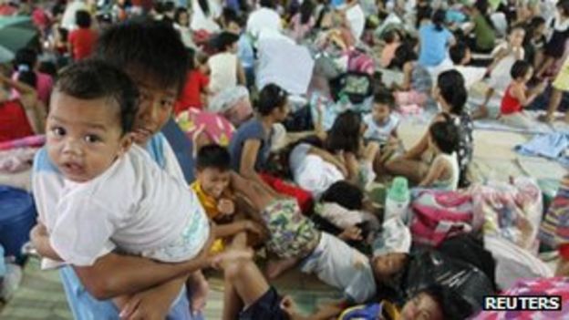 Philippines ramps up flood relief efforts - BBC News