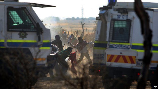 South Africa mine protest clashes kill thirty people - BBC Newsround