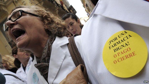Chemist demonstrating in Valencia
