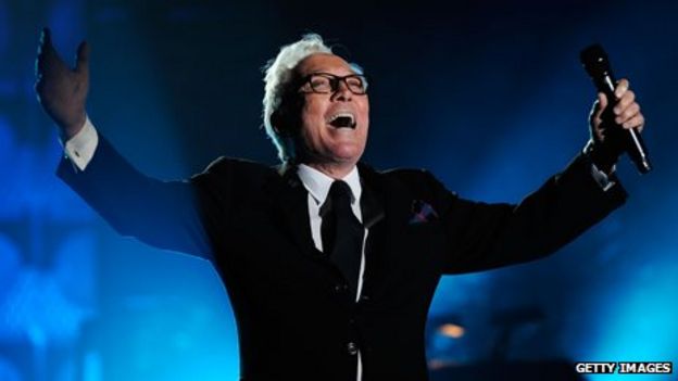 Stars pay tribute to singer Andy Williams - BBC News