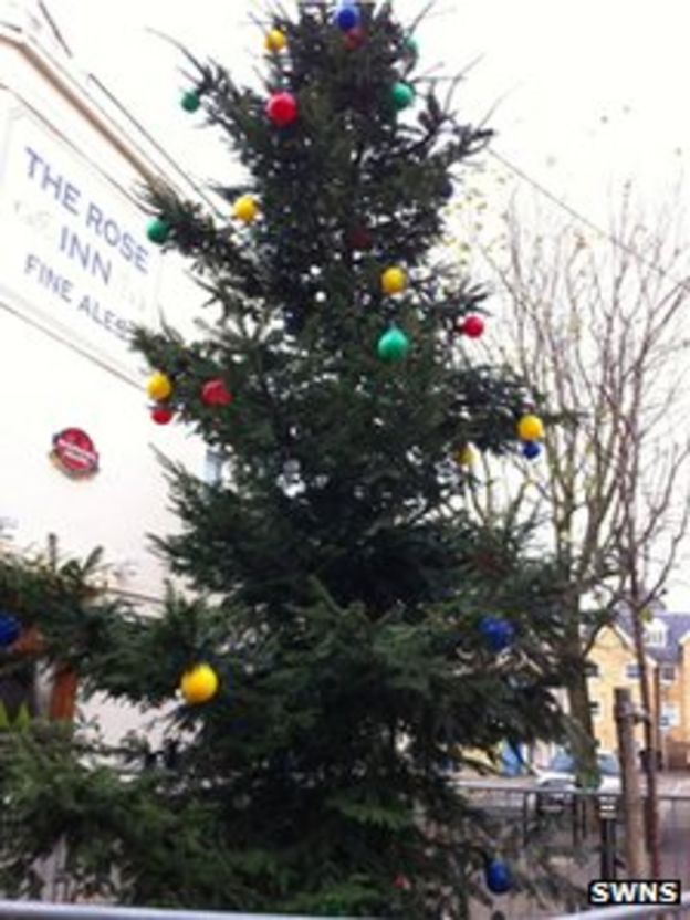 Herne Bay Christmas lights switchon booed by disappointed crowd BBC News