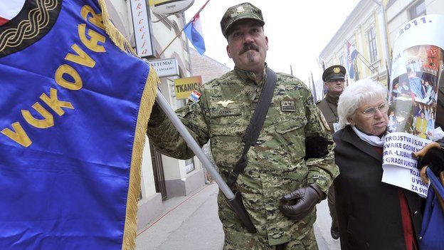 Croatians Tear Down Serbian Signs In Vukovar Bbc News