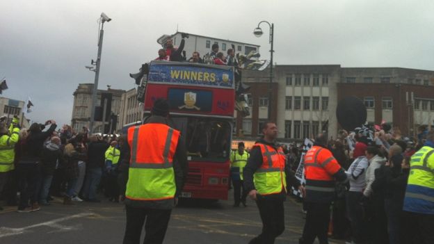 In pictures: Swansea City parade - BBC News