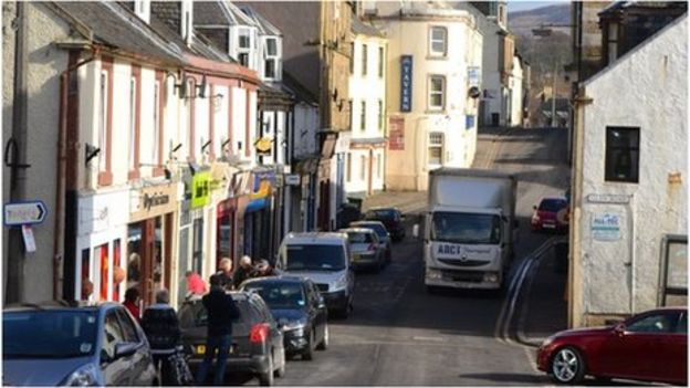 How can Scotland's town centres survive? - BBC News