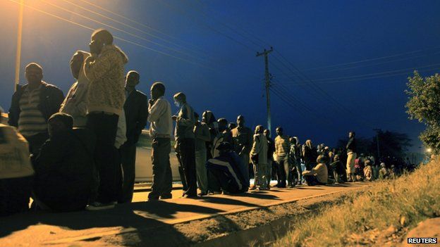 Kenyans wait to cast their vote at a polling station in Kibera slum in the capital Nairobi 4 March 2013