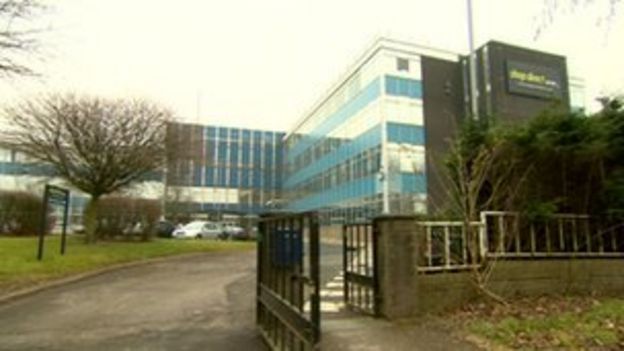 Total of 475 jobs go at Preston call centre - BBC News