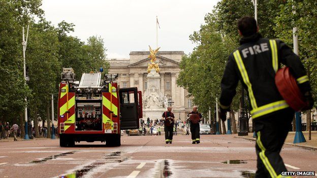 Fire engine and firefighters on the Mall