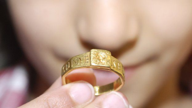 Roman gold ring