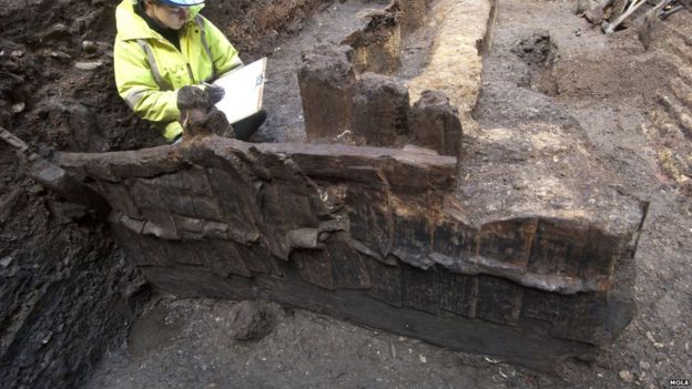 In pictures: London's 'deepest' Roman excavation finds - BBC News