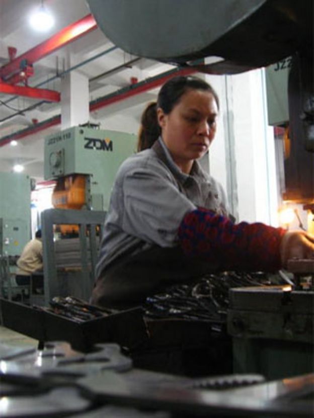 The scissormaker that has cut through Chinese history BBC News