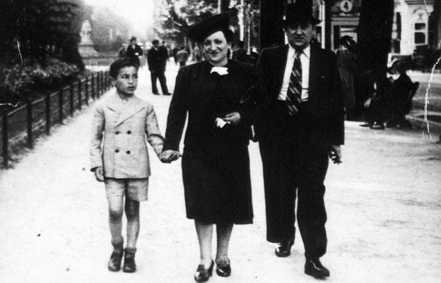 Simon Gronowski, aged nine, with his parents in Brussels before the occupation