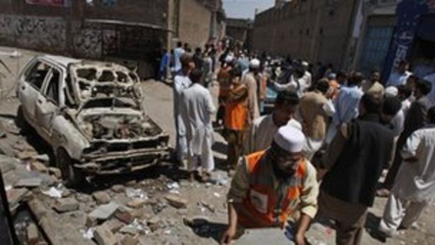 Pakistan Blast: Peshawar Bomb 'kills Eight' - BBC News